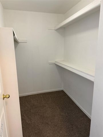 17501 Gateway Circle, Southfield, MI 48075