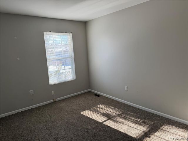 17501 Gateway Circle, Southfield, MI 48075