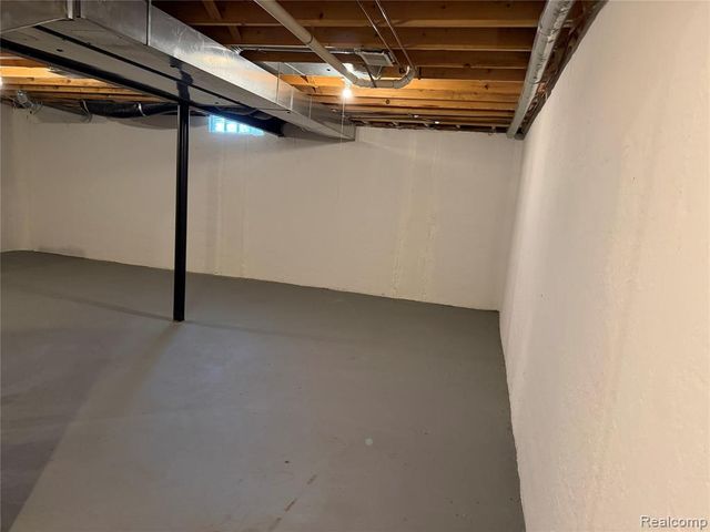 17501 Gateway Circle, Southfield, MI 48075