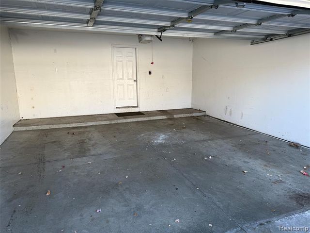 17501 Gateway Circle, Southfield, MI 48075