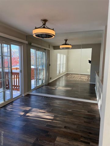 17501 Gateway Circle, Southfield, MI 48075