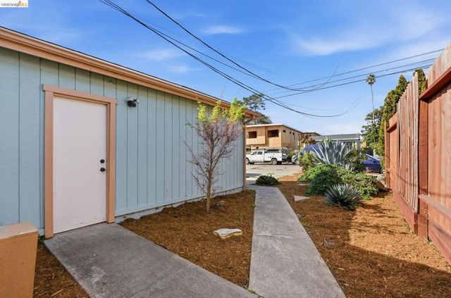 1530 Stuart St, Berkeley, CA 94703