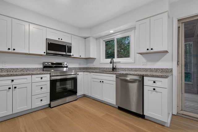 12 Sunnyside Drive, Durham, NH 03824