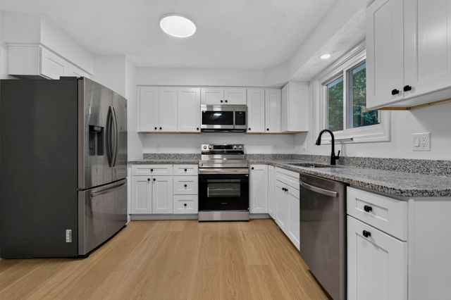 12 Sunnyside Drive, Durham, NH 03824
