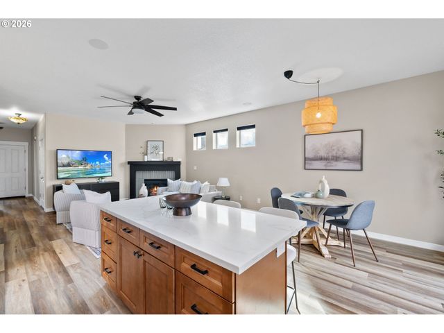 4607 Se SANDALWOOD St, Hillsboro, OR 97123