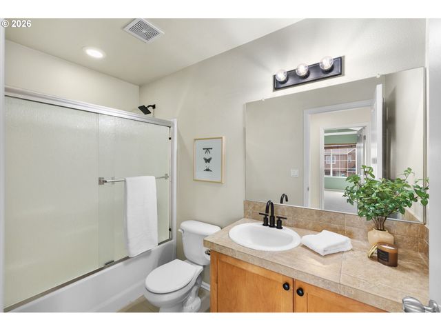 4607 Se SANDALWOOD St, Hillsboro, OR 97123