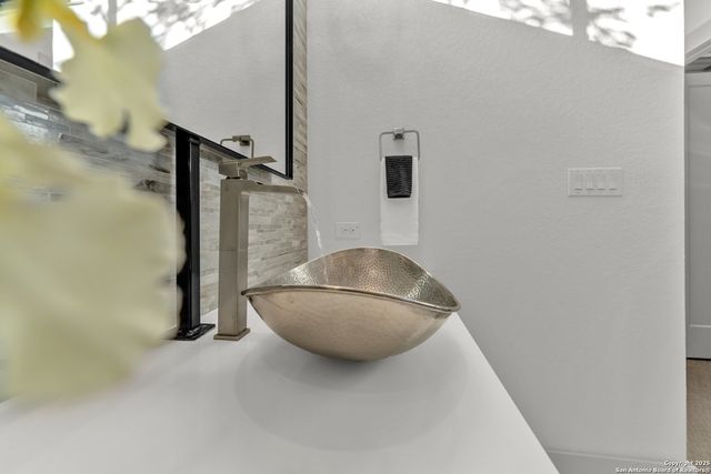 23011 Daniel Ridge, San Antonio, TX 78255