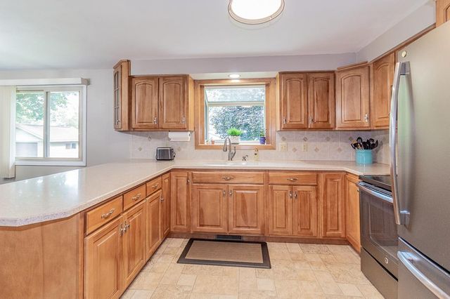 815 W JENNINGS STREET, New London, WI 54961