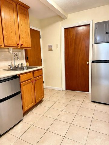11 Grove Street 2, Boston, MA 02114