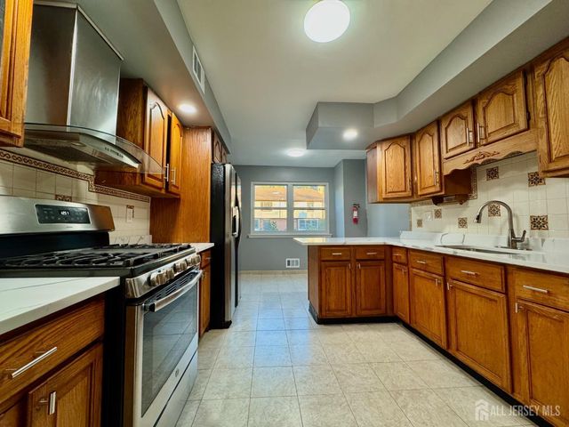 1308 Merrywood Drive, Edison, NJ 08817