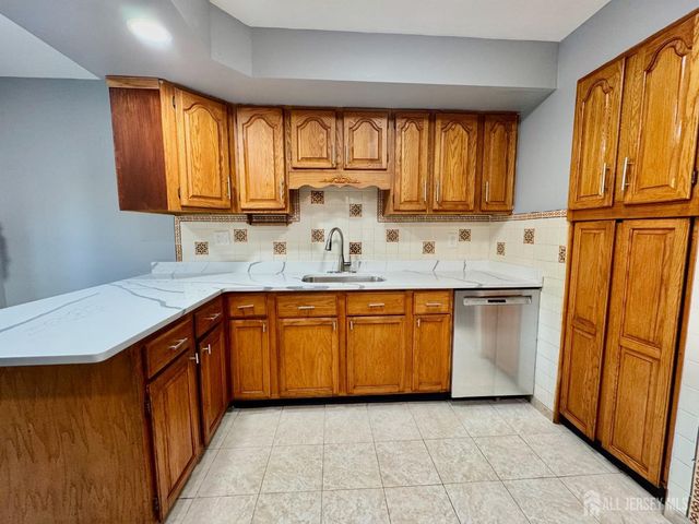 1308 Merrywood Drive, Edison, NJ 08817