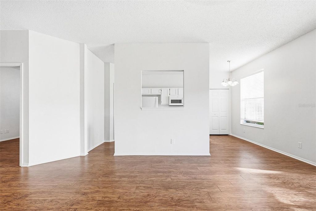 Image 13 of property listing at 503 GREG STREET, Valrico, FL 33594