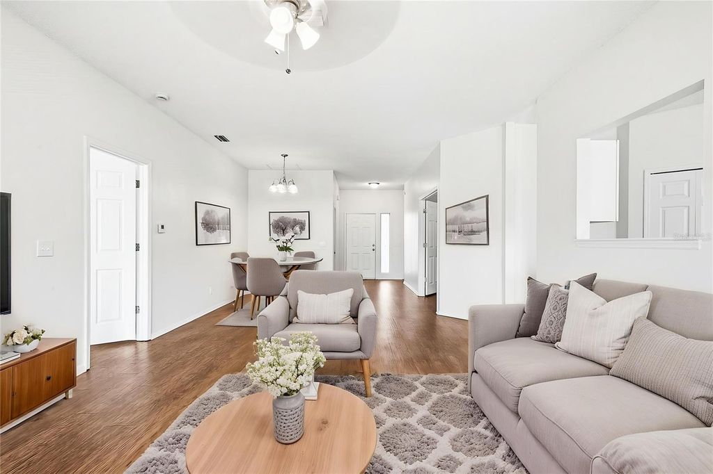 Image 4 of property listing at 503 GREG STREET, Valrico, FL 33594