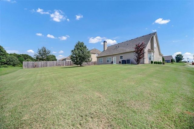 920 Southfork Drive, Loganville, GA 30052