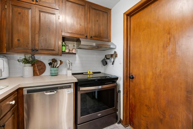 611 S Central Ave, Mulvane, KS 67110
