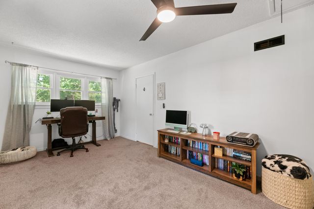 611 S Central Ave, Mulvane, KS 67110