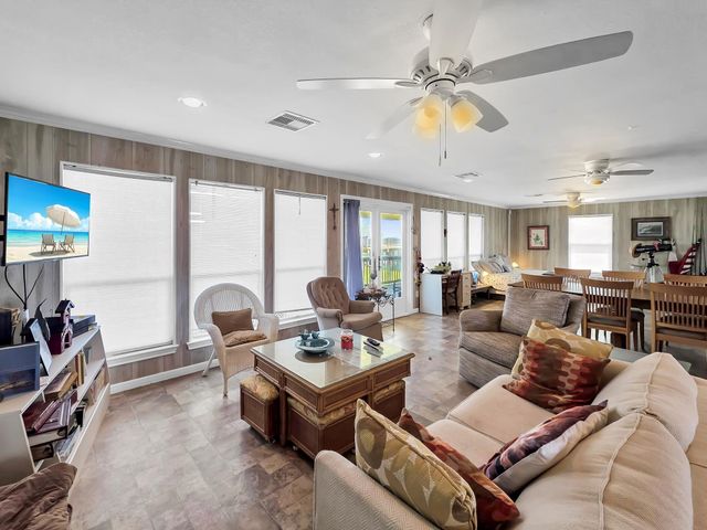 2006 Idyleview View, Crystal Beach, TX 77650
