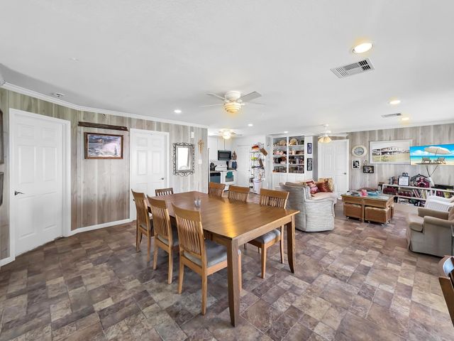 2006 Idyleview View, Crystal Beach, TX 77650