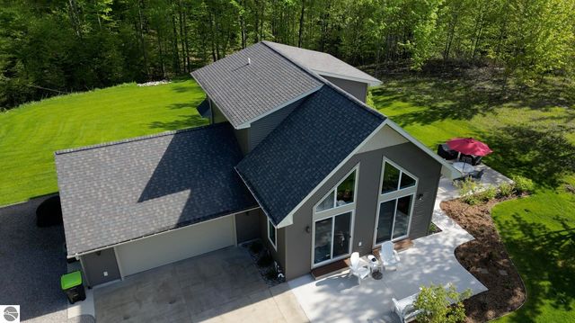 2013 E Kasson Road, Cedar, MI 49621