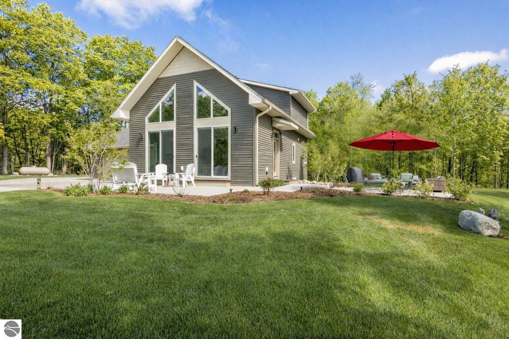 2013 E Kasson Road, Cedar, MI 49621