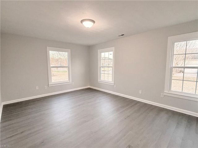 102 Foxcroft RD, Suffolk, VA 23435