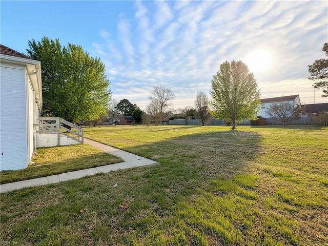 102 Foxcroft RD, Suffolk, VA 23435