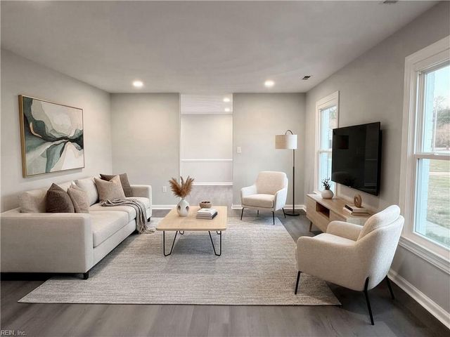 102 Foxcroft RD, Suffolk, VA 23435