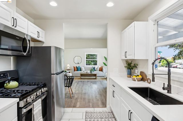 3200 Mcbryde Ave, Richmond, CA 94804