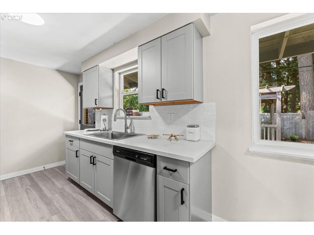 13015 Ne WEIDLER St, Portland, OR 97230