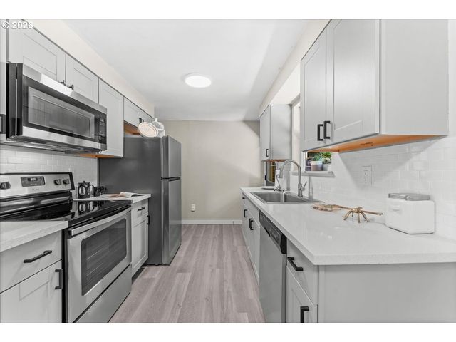 13015 Ne WEIDLER St, Portland, OR 97230
