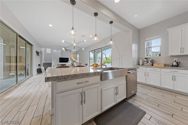 367 Pollino Peaks Street, Las Vegas, NV 89138