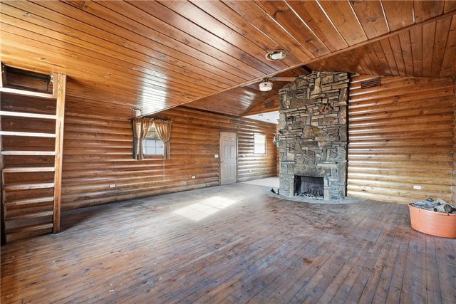1143 Madison 7615, Huntsville, AR 72740