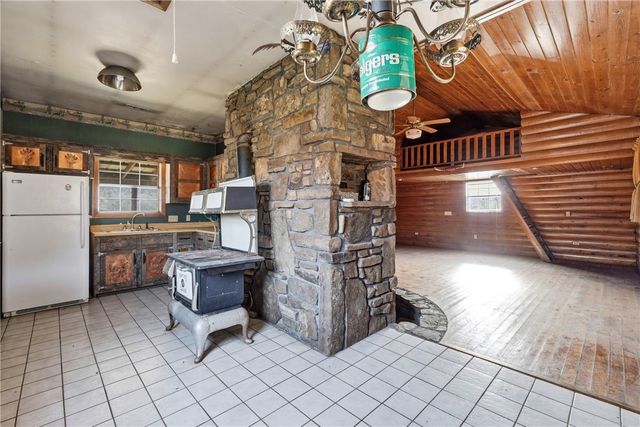 1143 Madison 7615, Huntsville, AR 72740