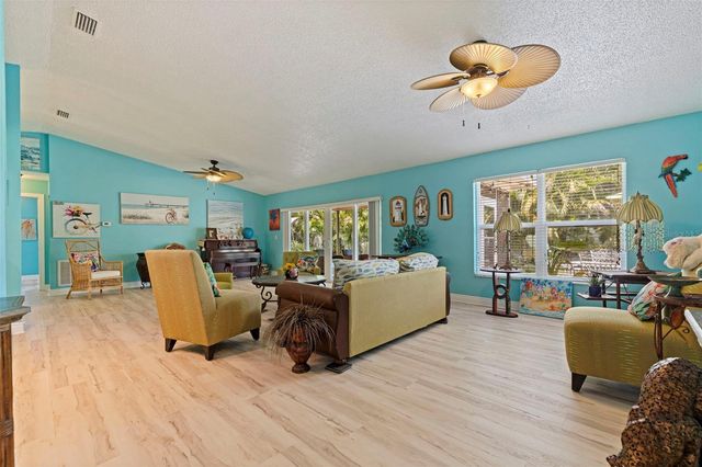201 58TH AVENUE S, St Petersburg, FL 33705