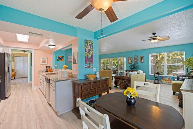 201 58TH AVENUE S, St Petersburg, FL 33705
