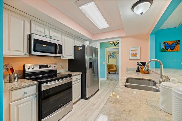 201 58TH AVENUE S, St Petersburg, FL 33705