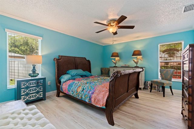 201 58TH AVENUE S, St Petersburg, FL 33705