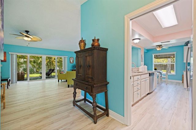 201 58TH AVENUE S, St Petersburg, FL 33705