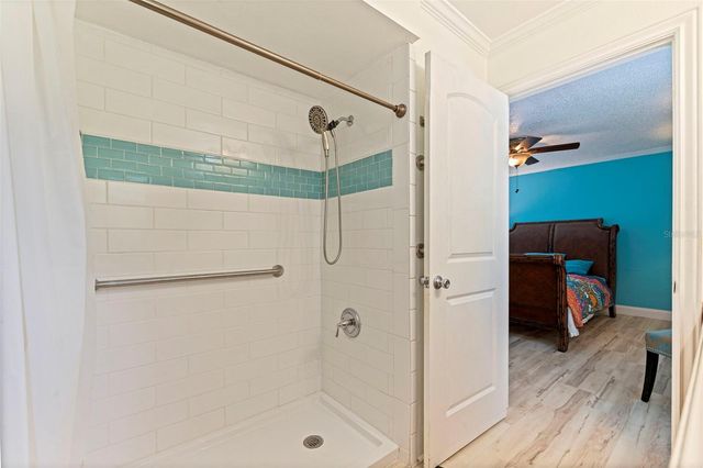 201 58TH AVENUE S, St Petersburg, FL 33705