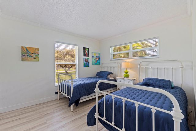 201 58TH AVENUE S, St Petersburg, FL 33705