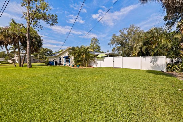 201 58TH AVENUE S, St Petersburg, FL 33705
