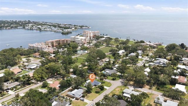 201 58TH AVENUE S, St Petersburg, FL 33705