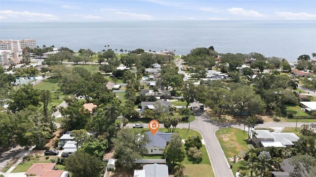 201 58TH AVENUE S, St Petersburg, FL 33705