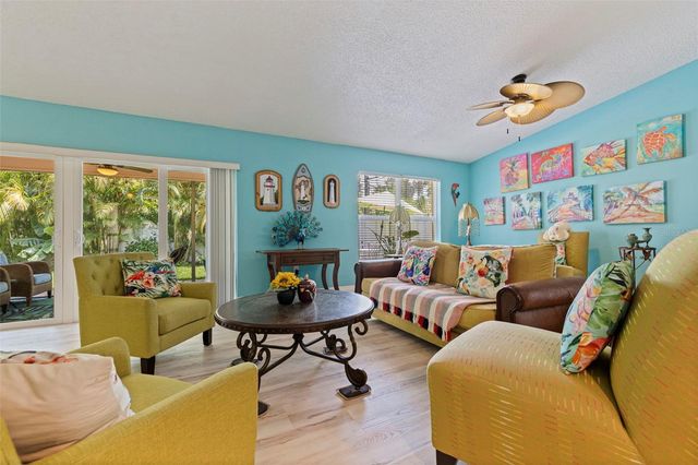 201 58TH AVENUE S, St Petersburg, FL 33705