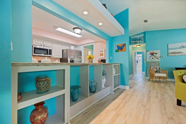 201 58TH AVENUE S, St Petersburg, FL 33705