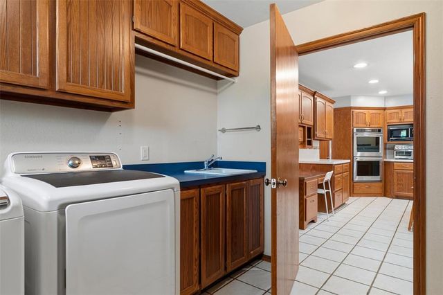 2929 Freeman Manor Drive, Jones, OK 73049