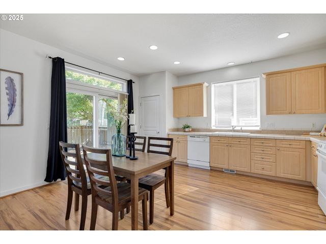 1422 Ne 18TH Pl, Canby, OR 97013