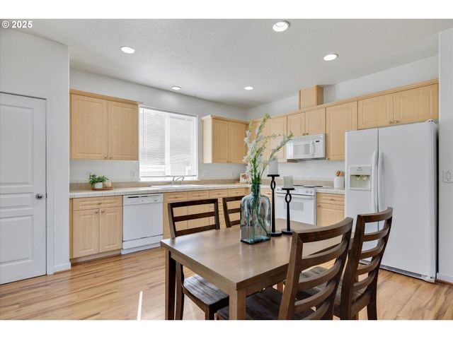1422 Ne 18TH Pl, Canby, OR 97013