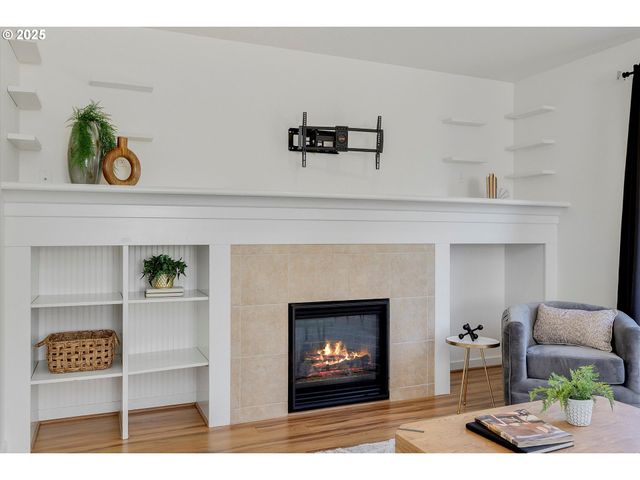 1422 Ne 18TH Pl, Canby, OR 97013