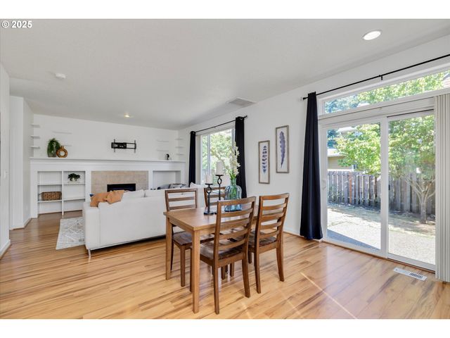 1422 Ne 18TH Pl, Canby, OR 97013